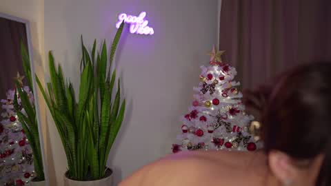 Call me Linda online show from December 2024 10:32:02 PM