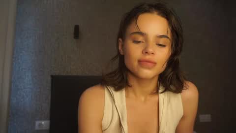 Snapshot of lindaaii chatting on June 2026 01:32:01 PM Linda online show from June 2026 01:32:01 PM