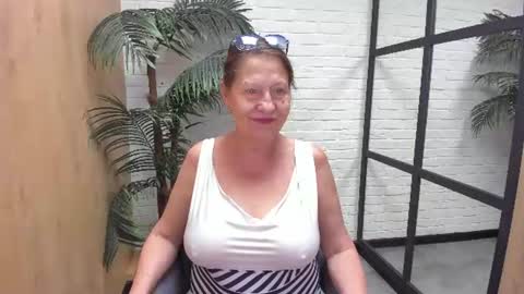 Snapshot of lindahottie chatting on July 2026 10:21:02 AM Linda online show from July 2026 10:21:02 AM
