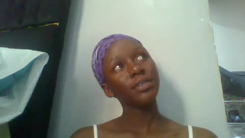lindalovebird online show from June 2026 12:52:02 PM
