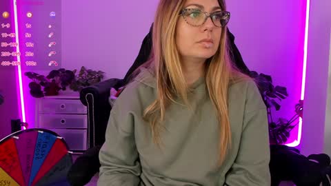 Linda  --  online show from January 2025 09:34:01 PM