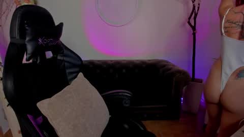 Snapshot of lindsay_khaleesi chatting on September 2025 11:37:02 PM Lindsay    online show from September 2025 11:37:02 PM