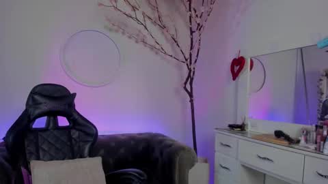 Snapshot of lindsay_khaleesi chatting on October 2025 09:12:02 PM Lindsay    online show from October 2025 09:12:02 PM