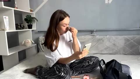 Kate online show from October 2025 01:52:01 PM