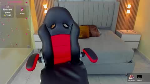  L I N Z I online show from October 2025 12:53:01 AM