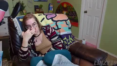 Linzy19 online show from February 2025 06:58:01 PM