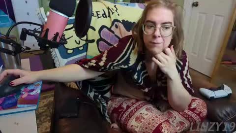 Linzy19 online show from March 2025 05:02:01 PM