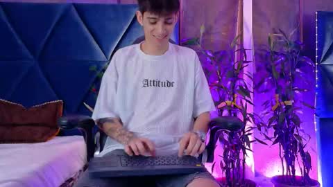 Snapshot of lionfoster chatting on December 2025 10:05:01 PM LION FOSTER online show from December 2025 10:05:01 PM