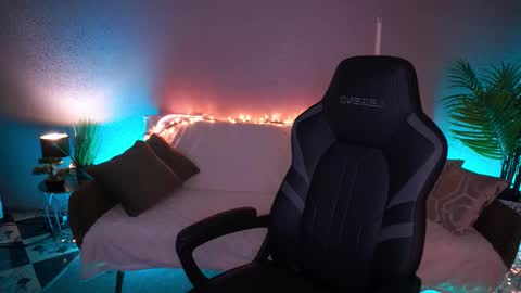 Lia online show from March 2026 07:25:01 AM