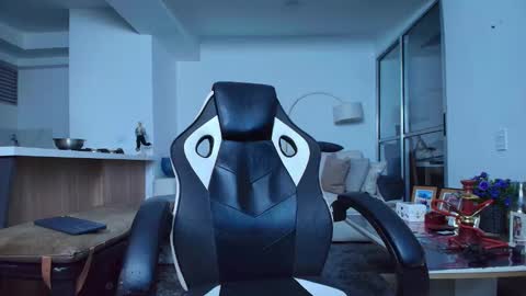 Lior Vante online show from February 2026 05:51:02 AM