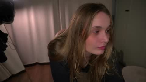 Elisabeth or Lisa online show from April 2026 08:11:02 PM