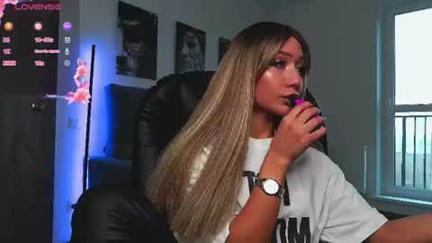 Lisa online show from April 2026 12:21:02 PM