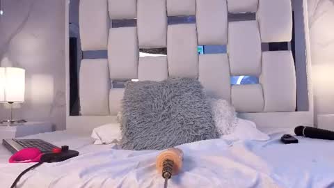 lisa_sweetas online show from June 2026 08:01:02 PM
