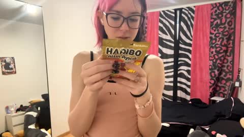 Snapshot of lisabethlaurence chatting on April 2026 06:33:01 AM Aileen online show from April 2026 06:33:01 AM