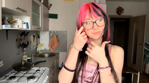 Snapshot of lisabethlaurence chatting on April 2026 06:13:05 AM Aileen online show from April 2026 06:13:05 AM