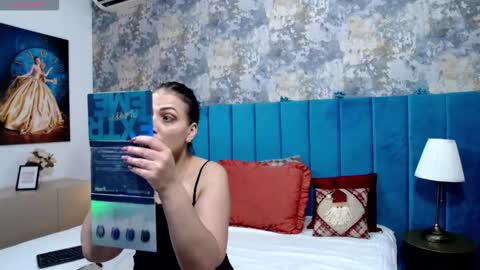 lisacroft online show from December 2025 07:15:02 AM