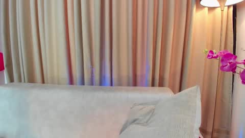 Snapshot of lisahadwiin chatting on February 2025 09:37:01 PM LisaHadwiin online show from February 2025 09:37:01 PM