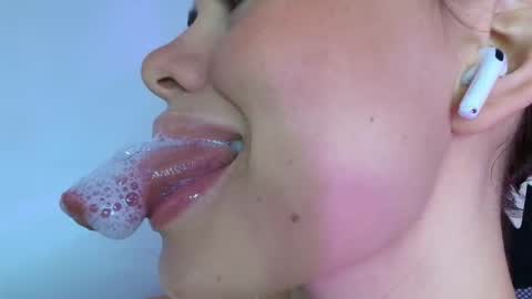 Lisbet online show from November 2025 02:06:02 PM