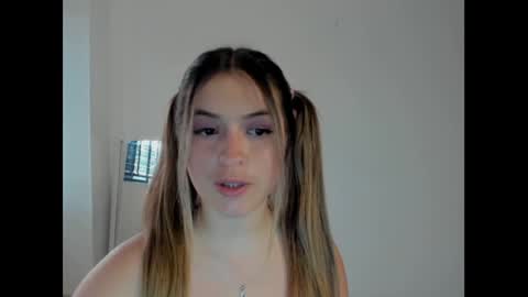 Snapshot of litlle_danni chatting on January 2025 10:48:01 PM Danni online show from January 2025 10:48:01 PM