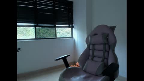 Snapshot of litlle_danni chatting on February 2025 09:48:01 PM Danni online show from February 2025 09:48:01 PM