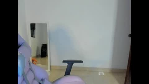 Snapshot of litlle_danni chatting on February 2025 01:05:01 AM Danni online show from February 2025 01:05:01 AM
