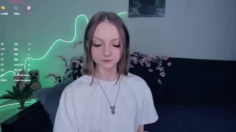 Snapshot of little__caprice chatting on November 2025 07:19:02 AM Bella online show from November 2025 07:19:02 AM