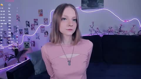 Snapshot of little__caprice chatting on November 2025 07:18:01 AM Bella online show from November 2025 07:18:01 AM