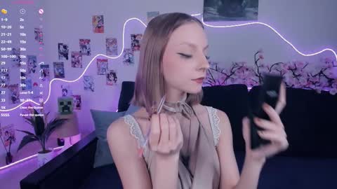 Snapshot of little__caprice chatting on November 2025 07:19:01 AM Bella online show from November 2025 07:19:01 AM