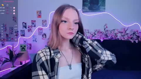 Snapshot of little__caprice chatting on November 2025 07:18:01 AM Bella online show from November 2025 07:18:01 AM