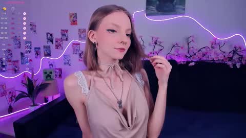 Snapshot of little__caprice chatting on November 2025 07:41:02 AM Bella online show from November 2025 07:41:02 AM