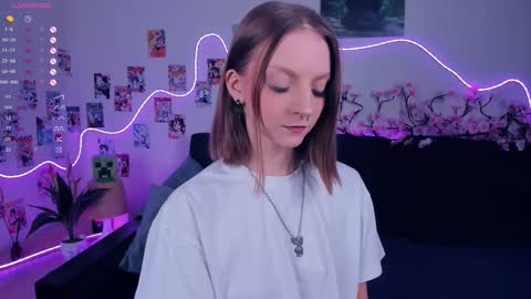 Snapshot of little__caprice chatting on November 2025 07:42:02 AM Bella online show from November 2025 07:42:02 AM