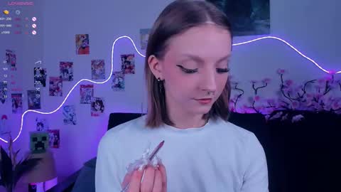 Snapshot of little__caprice chatting on November 2025 07:33:02 AM Bella online show from November 2025 07:33:02 AM