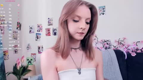 Snapshot of little__caprice chatting on April 2026 07:33:01 AM Bella online show from April 2026 07:33:01 AM