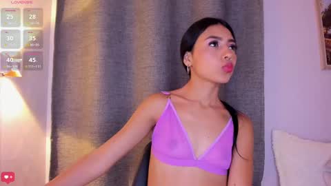 Snapshot of little_caprice_x chatting on September 2025 08:00:02 PM Ana online show from September 2025 08:00:02 PM