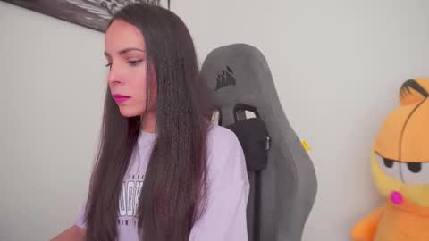 Help me reach 100 likes online show from October 2025 07:14:02 PM