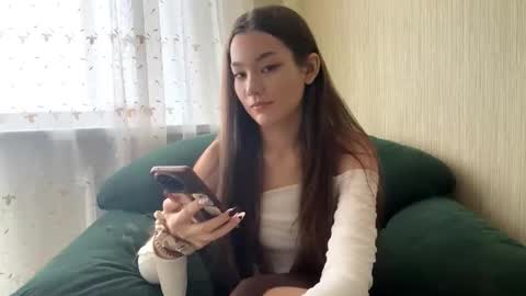 Viiola online show from October 2025 04:23:02 AM