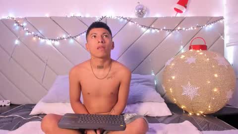 little_kris1 online show from November 2025 12:26:01 PM