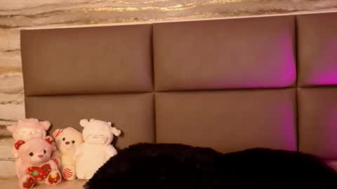 little_mayy online show from February 2026 12:23:02 PM