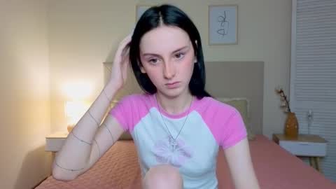 Snapshot of little_mollee chatting on October 2025 08:18:02 PM little_mollee online show from October 2025 08:18:02 PM