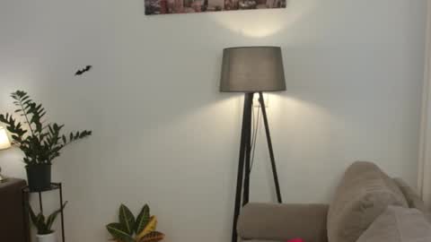 Nicole online show from October 2025 01:46:02 PM