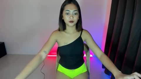 Snapshot of little_sunshine18 chatting on March 2026 12:30:02 PM shine online show from March 2026 12:30:02 PM