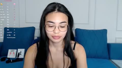 Snapshot of little_v1rgin_angel chatting on November 2025 09:52:01 AM Kwan online show from November 2025 09:52:01 AM