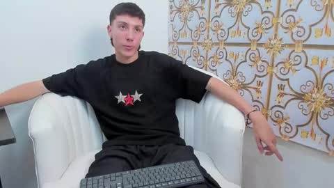 DANNY online show from November 2025 07:03:01 PM