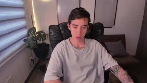 Snapshot of littleferxxo chatting on December 2024 02:17:02 PM Ferxxo online show from December 2024 02:17:02 PM