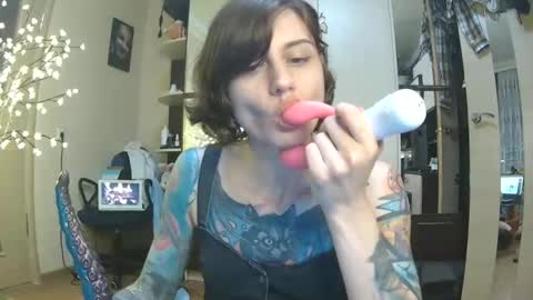 littlehappines online show from April 2026 08:00:02 PM