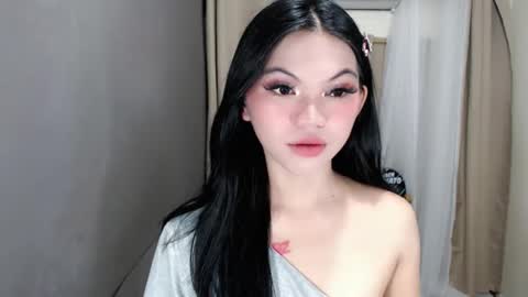 littlelace_ online show from May 2026 11:23:02 PM
