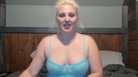 lisanixs online show from March 2025 03:45:02 PM