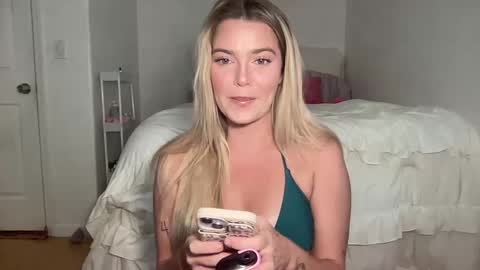 Marciabrady online show from September 2025 07:38:01 PM