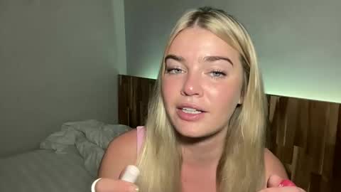 Marciabrady online show from March 2026 04:45:02 AM