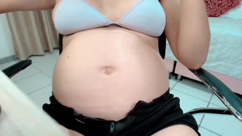 Snapshot of littlemolly_pregnant chatting on January 2025 07:25:02 AM Sarahs Room online show from January 2025 07:25:02 AM